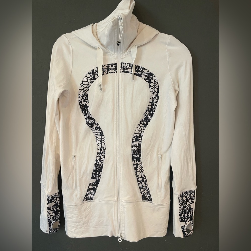 Lululemon in stride jacket. Size 4. White and black
